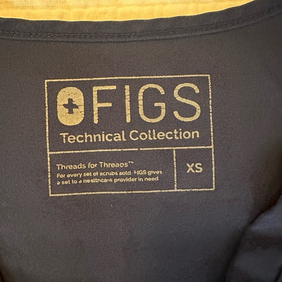 Figs Casma Three-Pocket Scrub Top - Picture 5 of 6